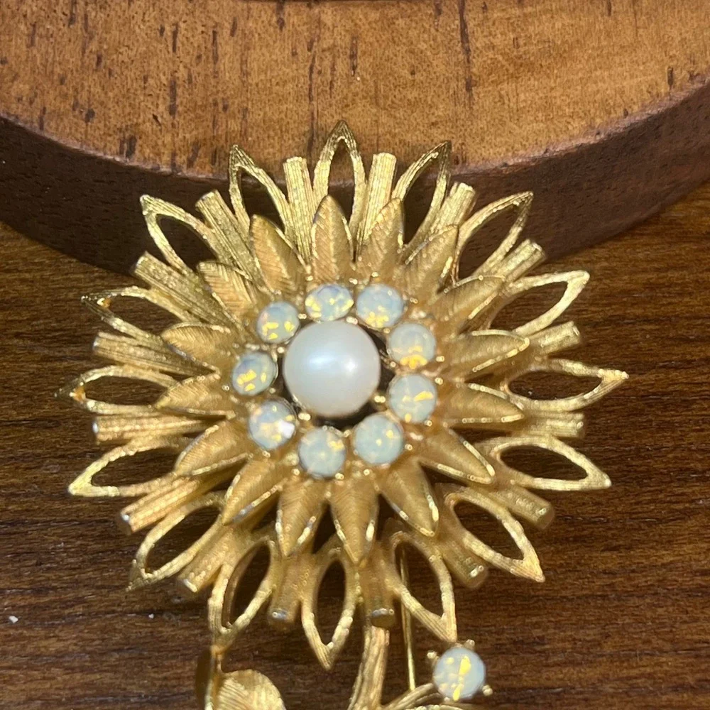 Vtg Swarovski Opal Rhinestone Sunflower Brooch Gold Tone Signed REG 267